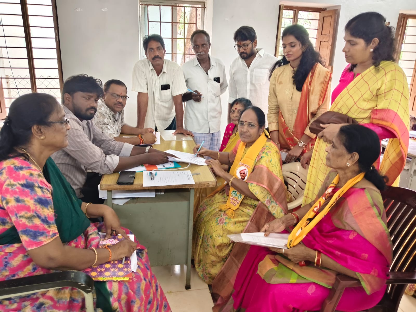 దగదర్తి ఎంపీపీ అభ్యర్థిగా మాలేపాటి భవాని నామినేషన్ దాఖలు. - Additional Image